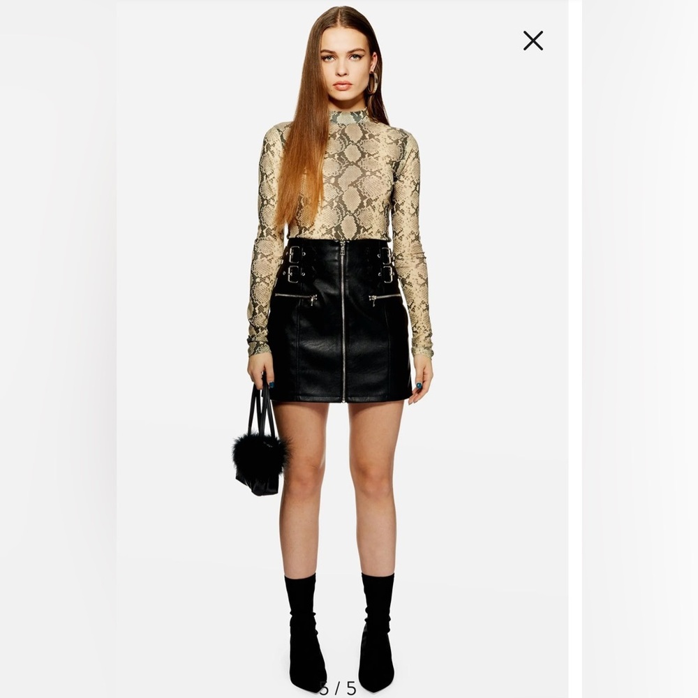 TOPSHOP Faux Leather Buckle Zip Miniskirt SIZE: 2 - Picture 2 of 13